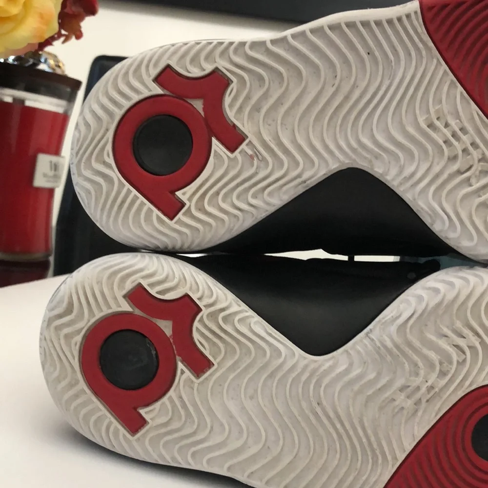 NIKE BOYS KD RED BLACK BASKETBALL SNEAKERS MENS-BOYS SIZE 6Y